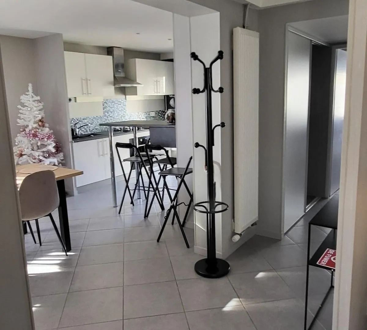 Bel Appartement En Rdc Avec Parking Chassieu 0*,
