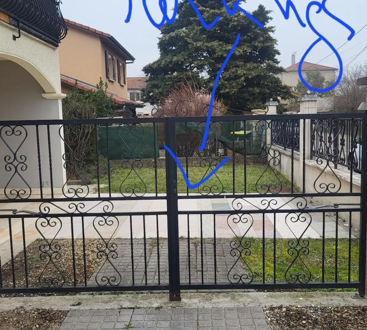 Bel Appartement En Rdc Avec Parking Chassieu